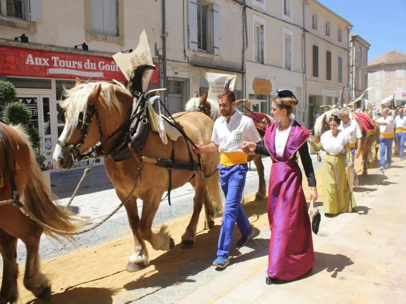 Image du carousel qui illustre: Fête De La Saint-eloi à Châteaurenard