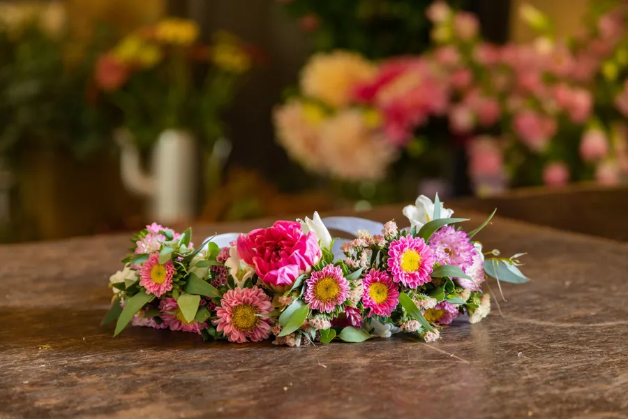 Image du carousel qui illustre: Réalisez votre couronne de fleurs fraîches à Quinsac