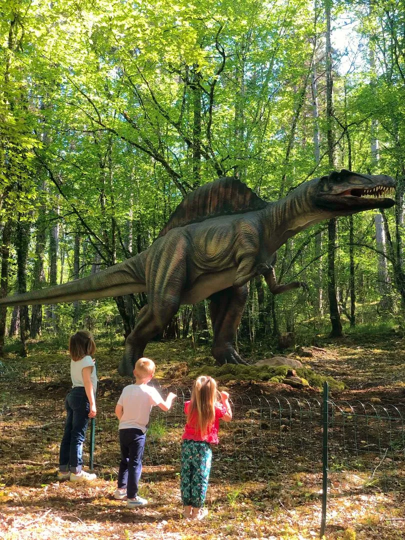 Image du carousel qui illustre: Parc Aux Dinosaures Dordogne à Saint-Léon-sur-Vézère