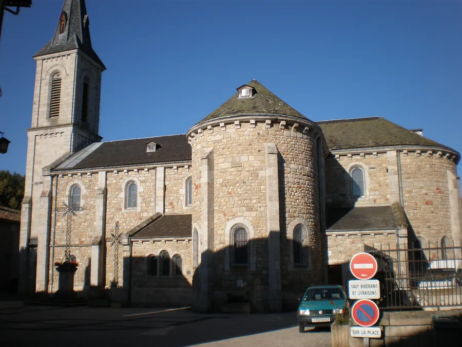 Image du carousel qui illustre: Eglise Collégiale Saint-hippolyte - Le Malzieu-ville à Le Malzieu-Ville
