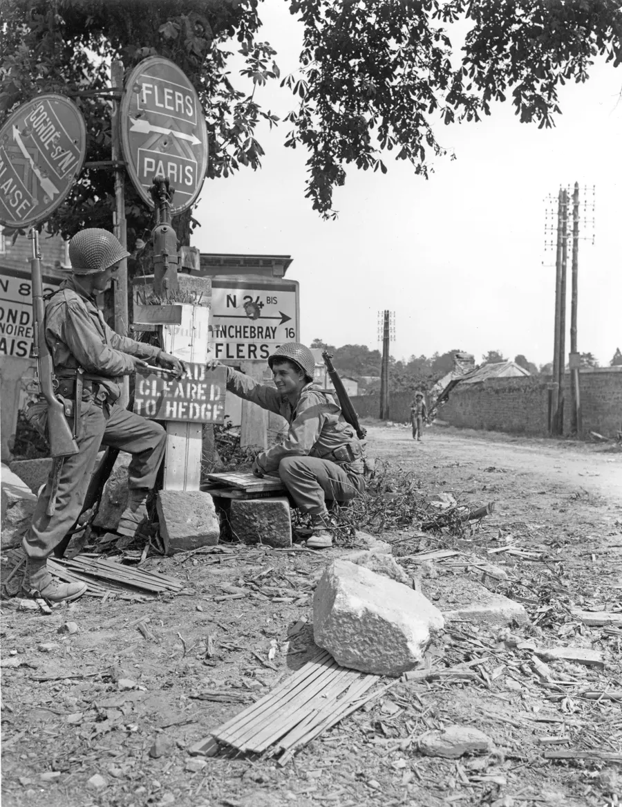 Image du carousel qui illustre: Exposition : Vire, l'été le plus long, juin - août 1944 à Vire Normandie