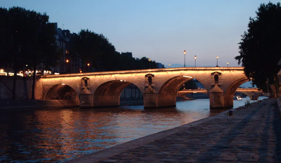 Image du carousel qui illustre: Pont Marie à Paris