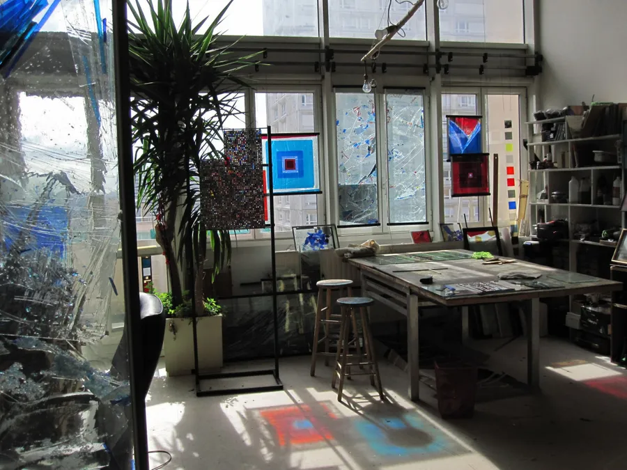 Image du carousel qui illustre: Initiez-vous à l'art du vitrail à Paris