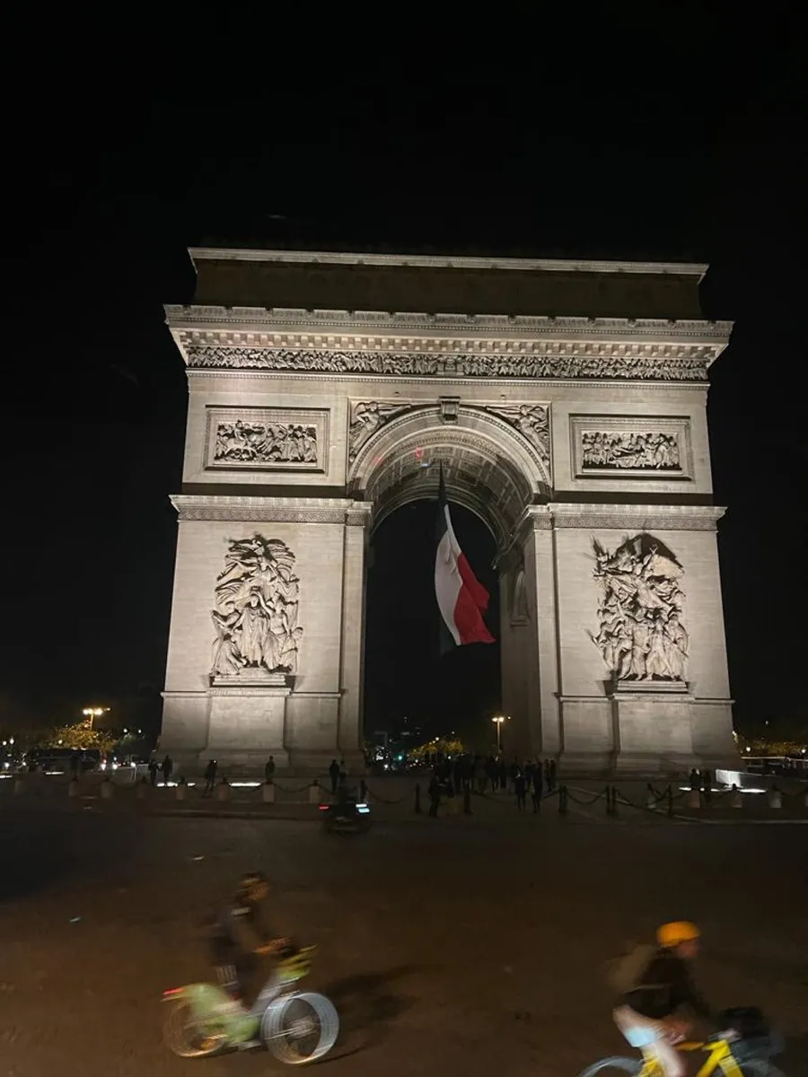 Image du carousel qui illustre: Arc de Triomphe du Carrousel à Paris