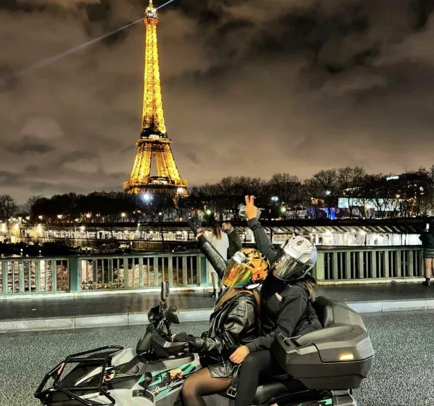 Image du carousel qui illustre: Visite guidée en quad des hauts lieux de la ville à Paris
