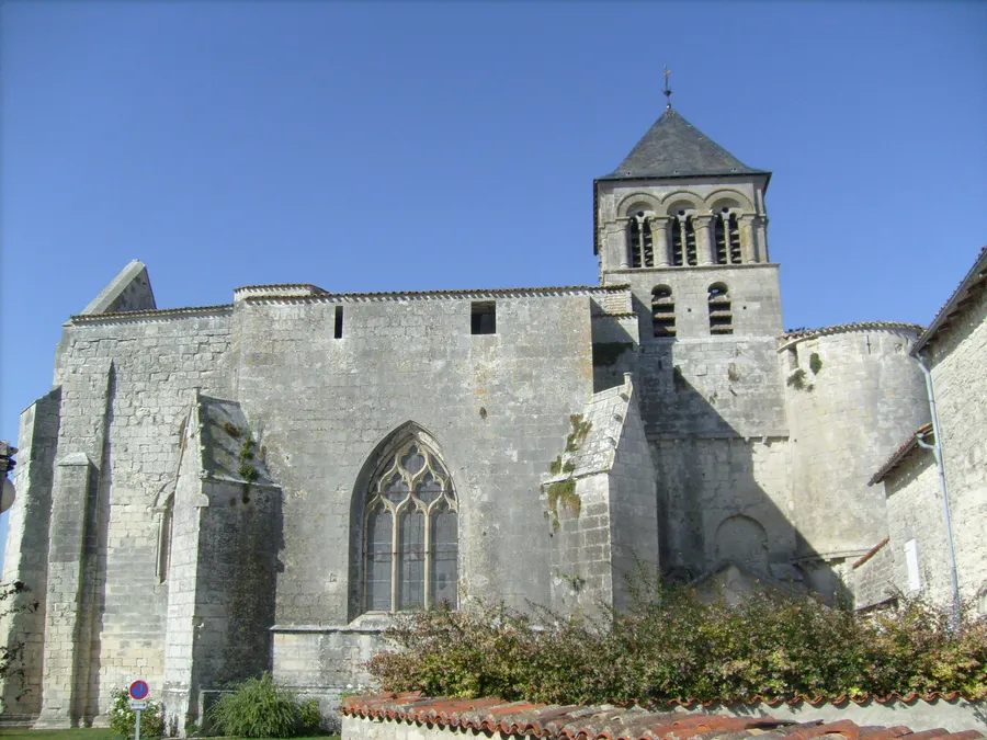 Image du carousel qui illustre: Eglise Saint-Pierre de Chaniers à Chaniers