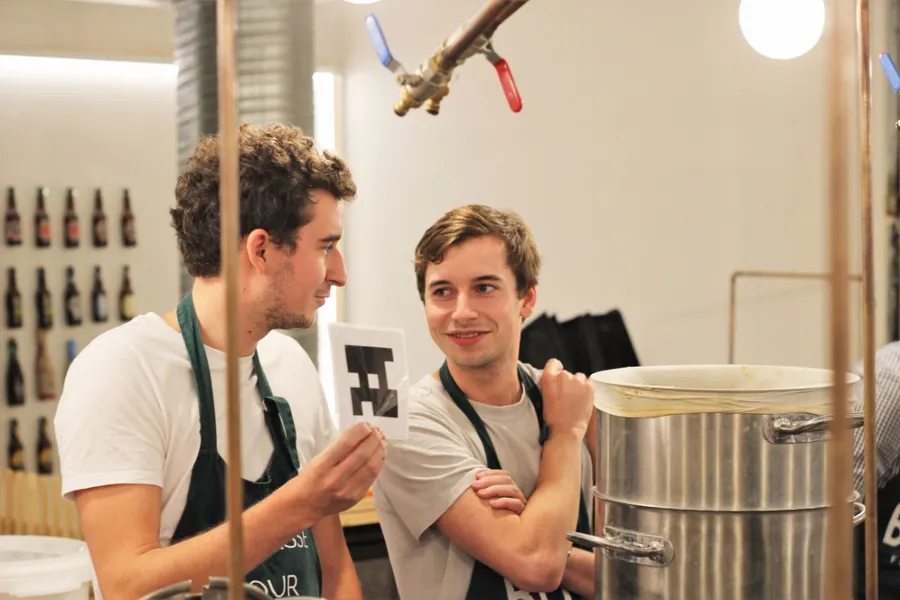 Image du carousel qui illustre: Initiez-vous au brassage de bière artisanale à Paris