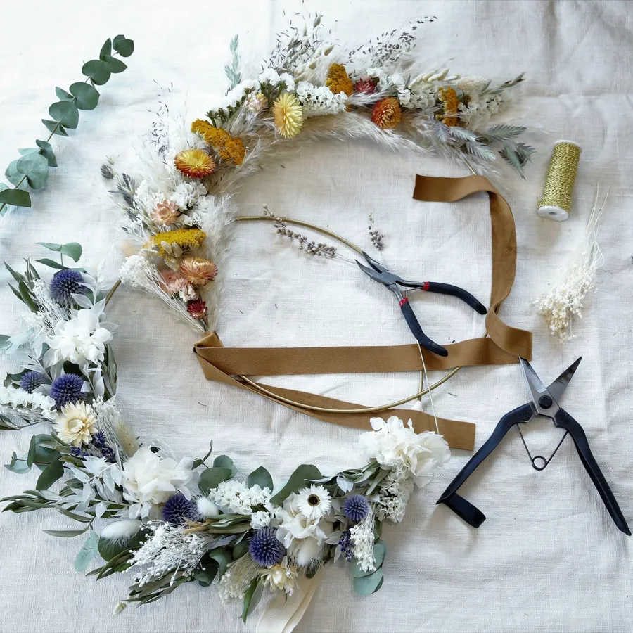 Image du carousel qui illustre: Composez une grande couronne de fleurs séchées à Tassin-la-Demi-Lune