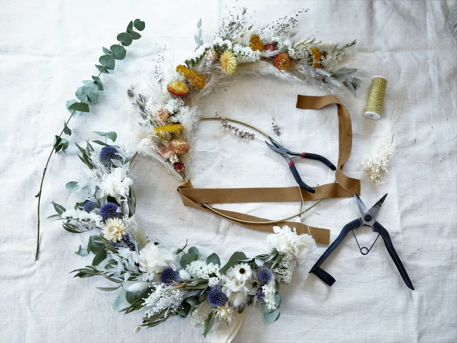 Image du carousel qui illustre: Composez une grande couronne de fleurs séchées à Tassin-la-Demi-Lune