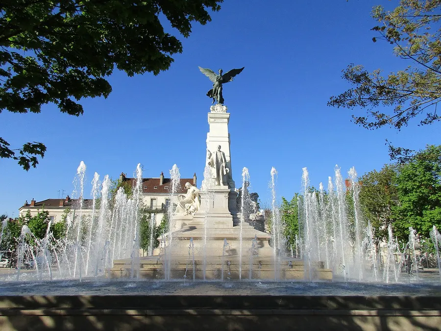 Image du carousel qui illustre: Monument Sadi Carnot à Dijon