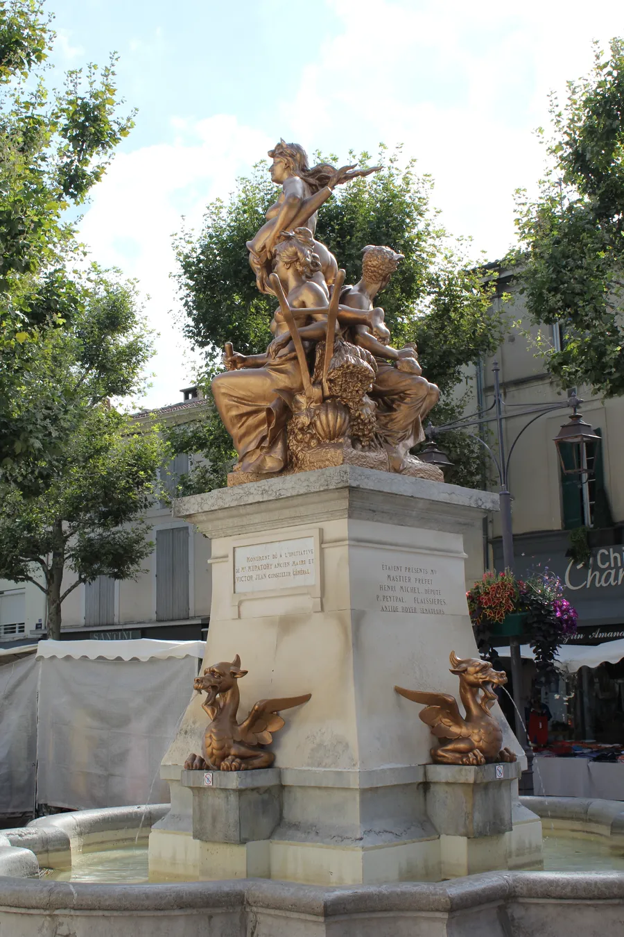 Image du carousel qui illustre: Fontaine De La Durance à Châteaurenard
