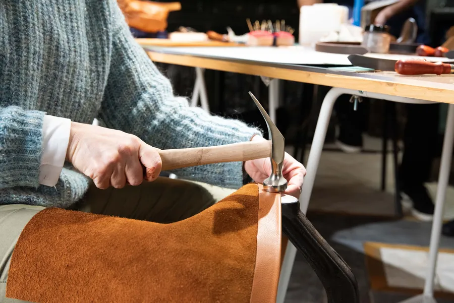 Image du carousel qui illustre: Confectionnez votre sac en cuir à Foville