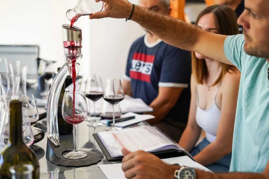 Image du carousel qui illustre: Assemblez votre vin rouge à Perpignan