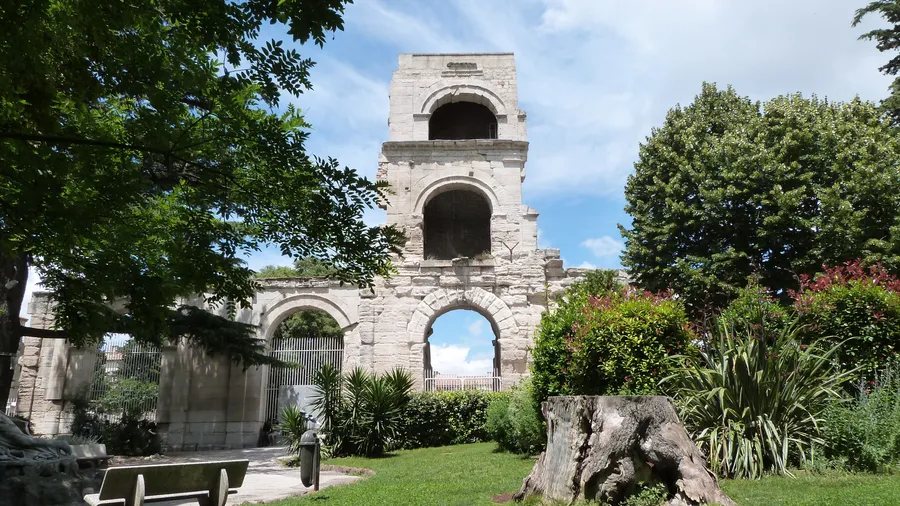 Image du carousel qui illustre: Le Jardin d'été à Arles