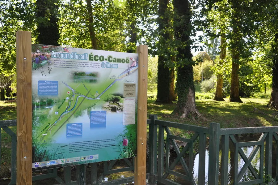 Image du carousel qui illustre: Location De Canoë, Kayak, Stand-up, Paddle à Vivonne