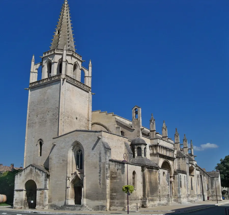 Image du carousel qui illustre: Église Sainte Marthe à Tarascon