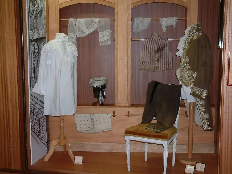 Image du carousel qui illustre: Musée De La Chemiserie Et De L'élégance Masculine Et Son Jardin Textile à Argenton-sur-Creuse