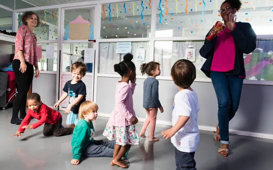 Image du carousel qui illustre: Les Samedis en Famille · Crèche Bichat à Paris