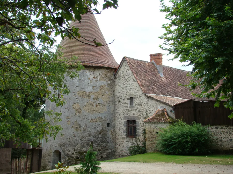 Image du carousel qui illustre: Profitez d'une visite guidée et de plusieurs animations autour d'un château d'exception ! à Terres-de-Haute-Charente