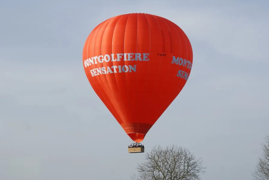 Image du carousel qui illustre: Montgolfière Sensation à Mirebeau