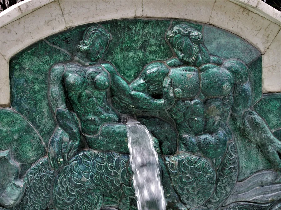 Image du carousel qui illustre: Fontaine au Triton à Boulogne-Billancourt