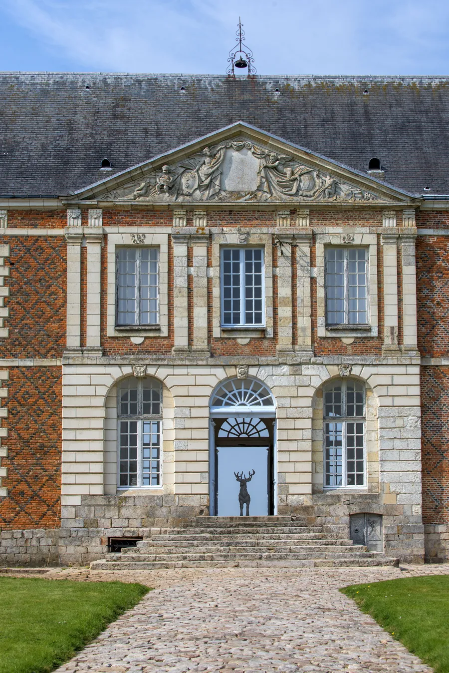 Image du carousel qui illustre: Visite guidée du château à Val-de-Scie