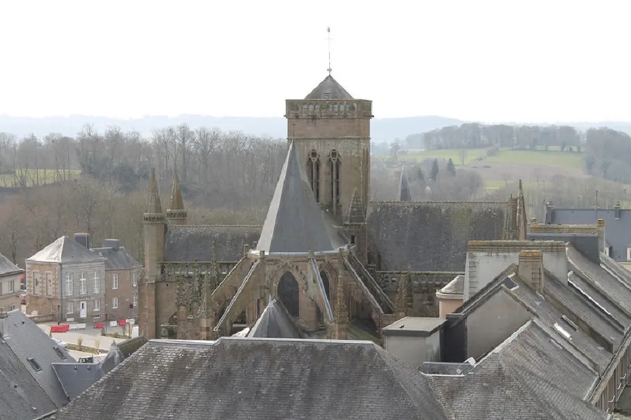 Image du carousel qui illustre: Eglise Notre-dame À Vire à Vire Normandie