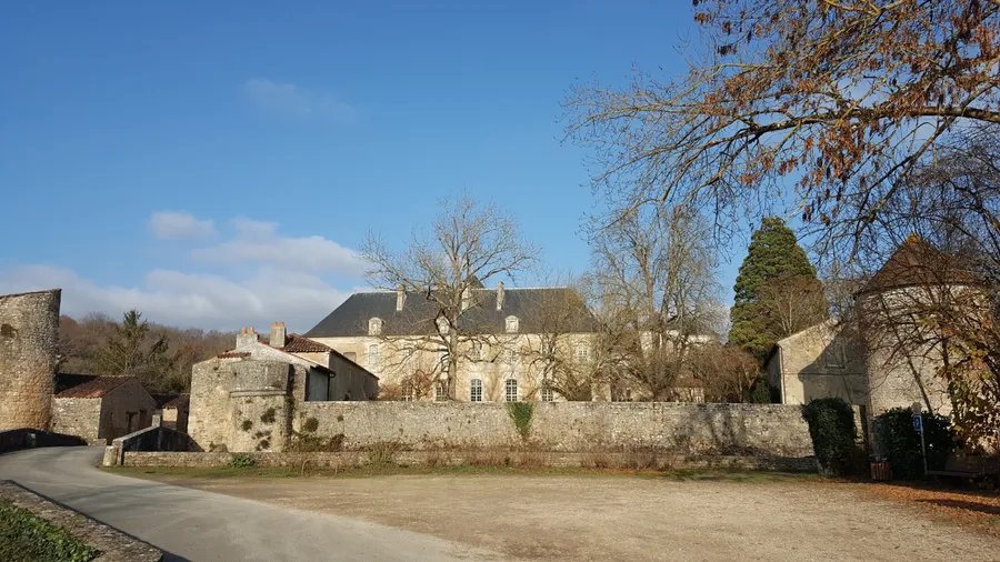 Image du carousel qui illustre: Visite des bâtiments monastiques de l'abbaye de Nouaillé à Nouaillé-Maupertuis