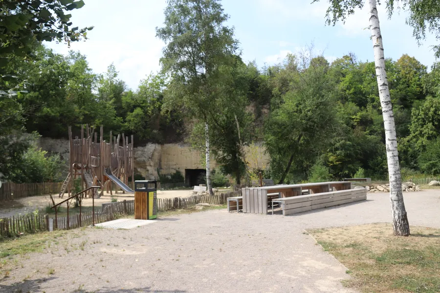Image du carousel qui illustre: Aire De Pique-nique Du Parc Robert Dorneau à Saint-Maximin