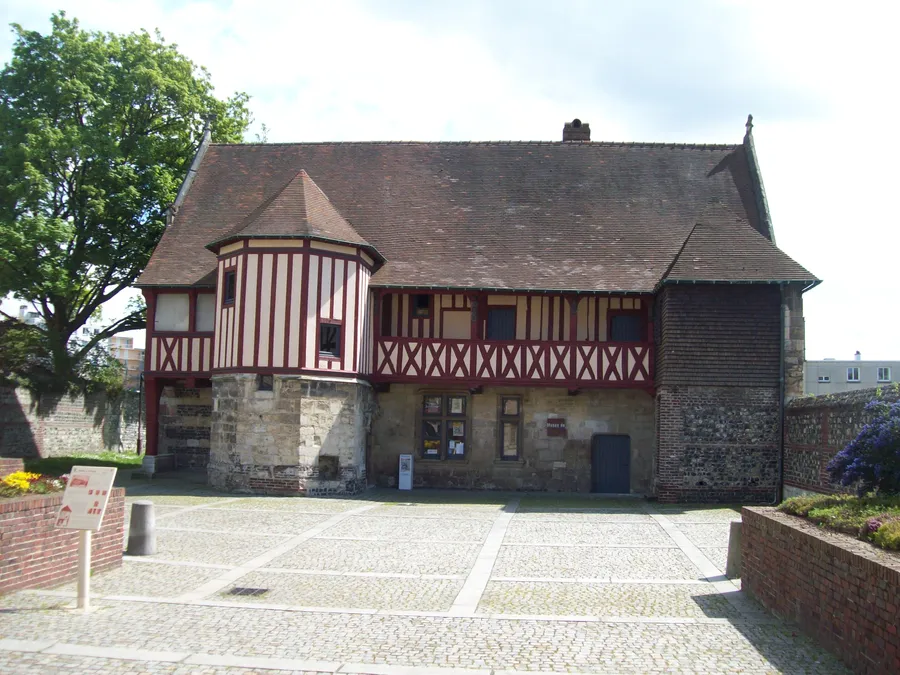 Image du carousel qui illustre: Musée Du Prieuré à Harfleur