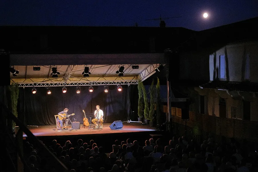 Image du carousel qui illustre: Festival International Le Temps Des Guitares à Puy-l'Évêque