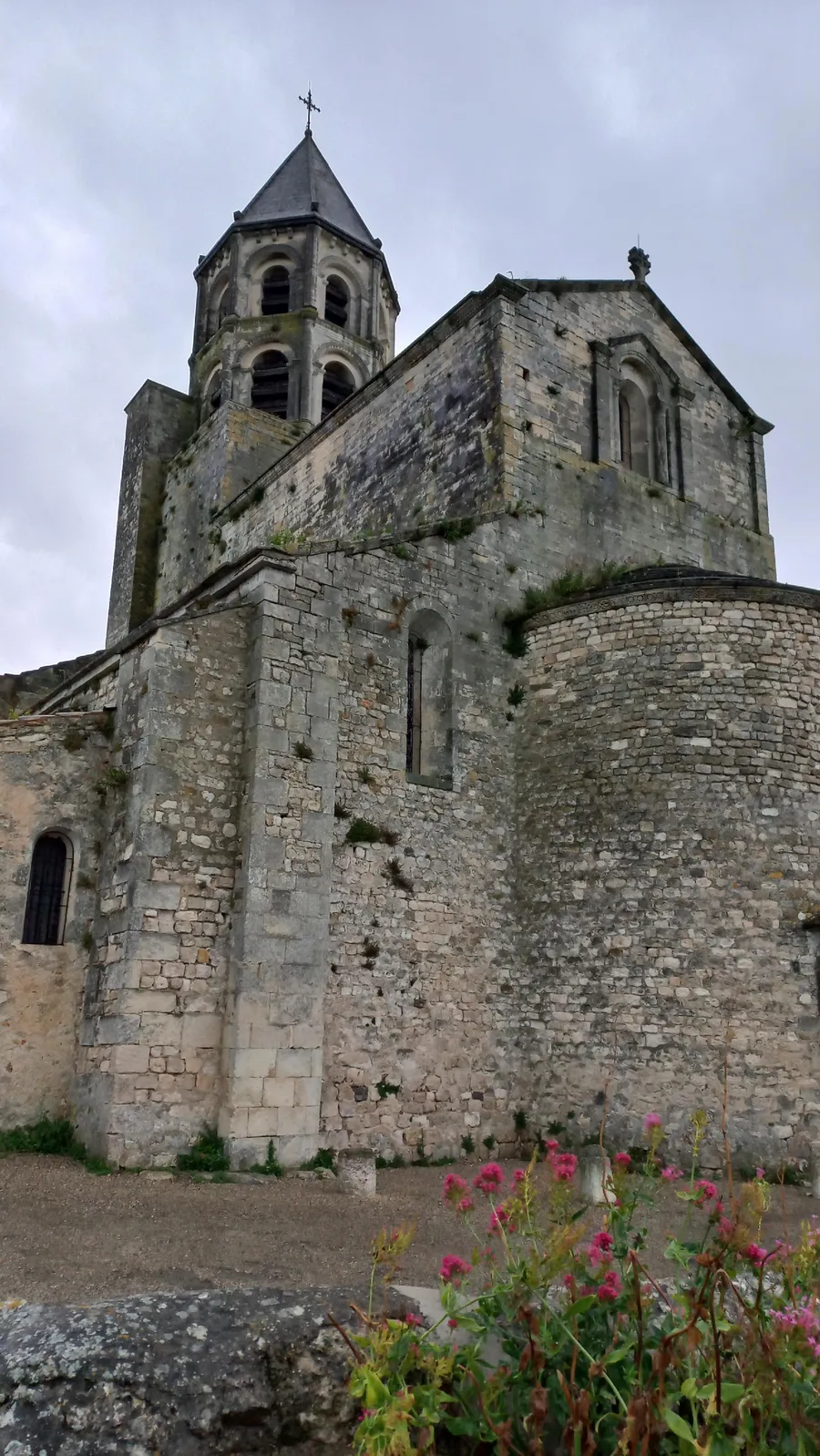 Image du carousel qui illustre: Eglise Romane à La Garde-Adhémar