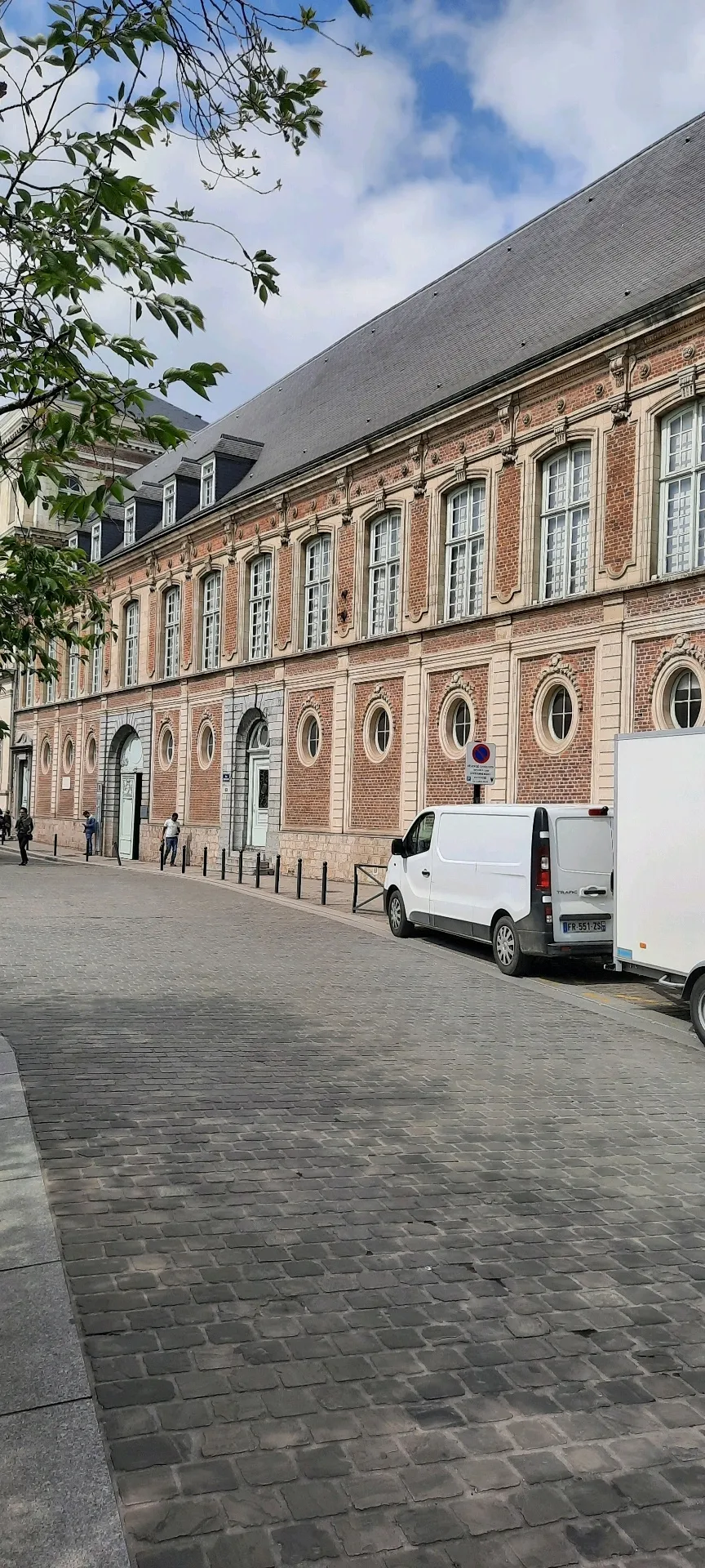 Image du carousel qui illustre: Bibliothèque municipale  à Valenciennes