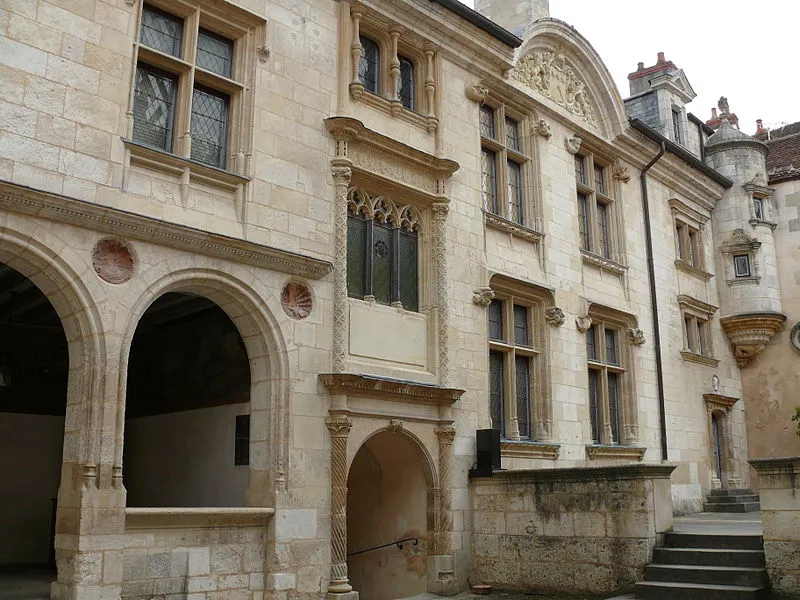 Image du carousel qui illustre: Hôtel Lallemant - Musée des Arts Décoratifs à Bourges