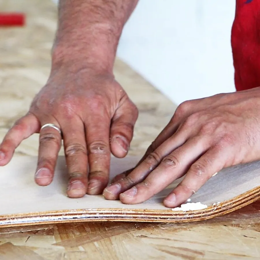 Image du carousel qui illustre: Fabriquez votre planche de longboard à Martignas-sur-Jalle