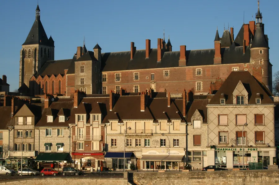 Image du carousel qui illustre: Château-musée De Gien. Chasse, Histoire Et Nature En Val De Loire à Gien