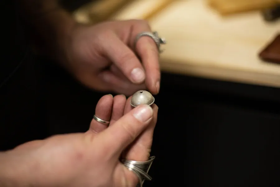 Image du carousel qui illustre: Créez votre pendentif en argent à Lyon