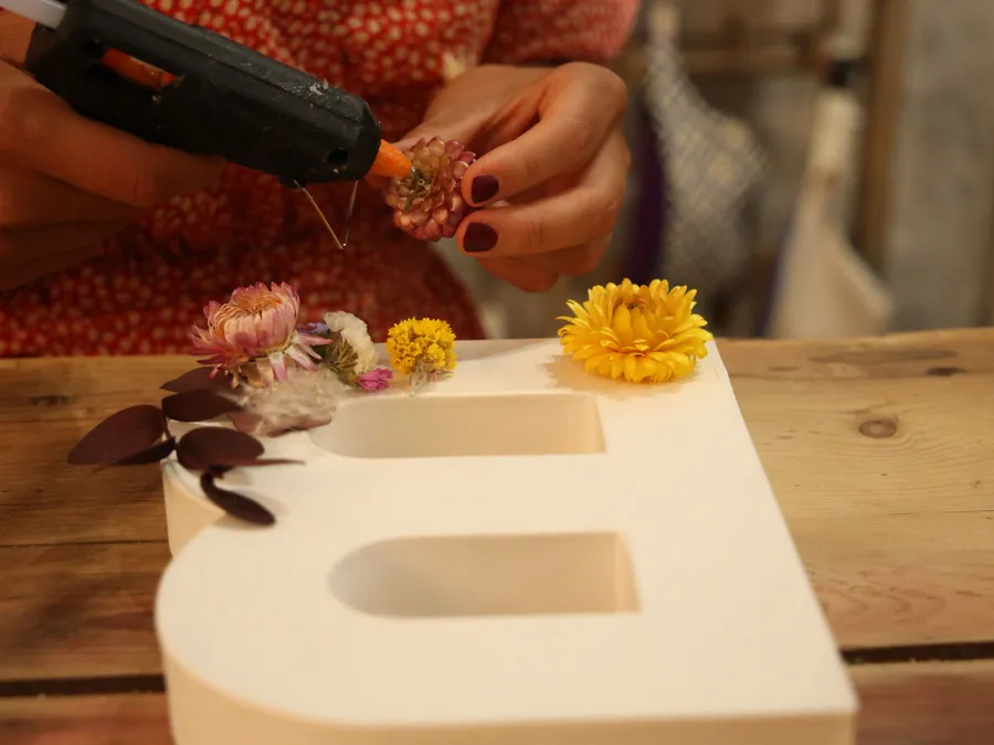 Image du carousel qui illustre: Réalisez votre lettre en fleurs séchées à Annecy