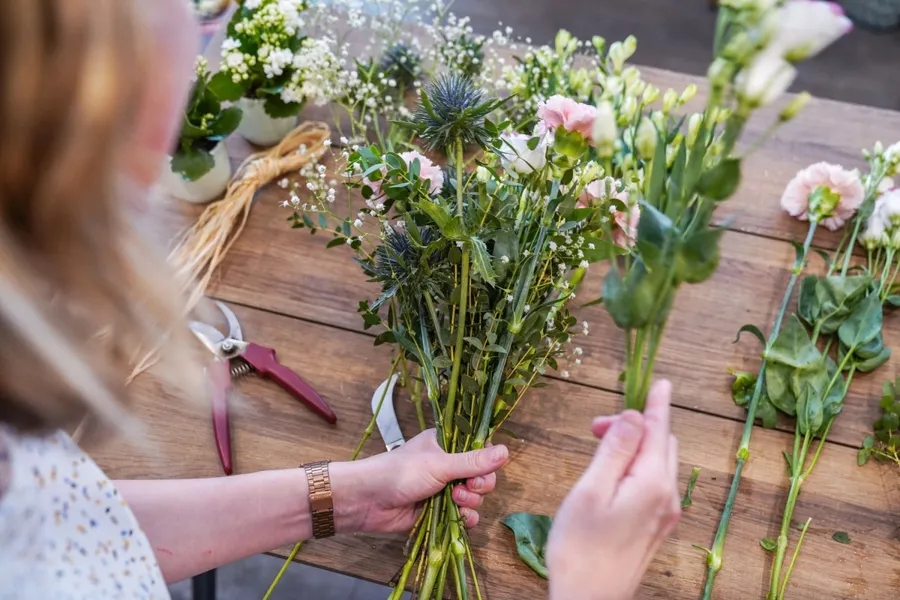 Image du carousel qui illustre: Composez votre bouquet de fleurs fraîches à Levallois-Perret