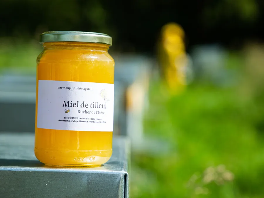Image du carousel qui illustre: Réalisez votre miel grâce à l'extraction manuelle à Jassans-Riottier