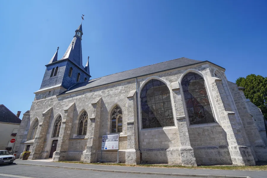 Image du carousel qui illustre: Découvrez une église datant de la fin du XIIe siècle à Bergères-lès-Vertus