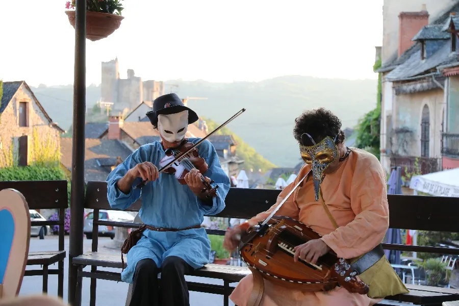 Image du carousel qui illustre: Visite Nocturne De Najac Accompagnée De Musiciens à Najac