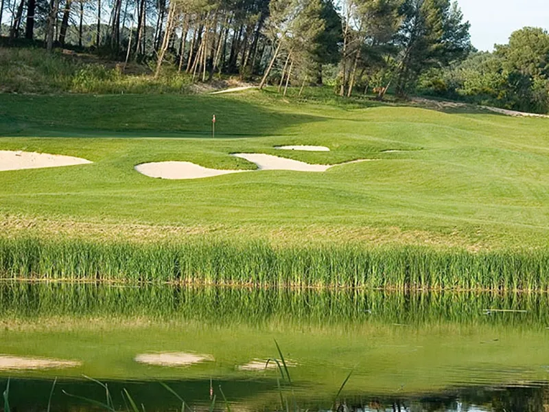 Image du carousel qui illustre: Golf d'Aix-en-Provence - Set Club à Aix-en-Provence
