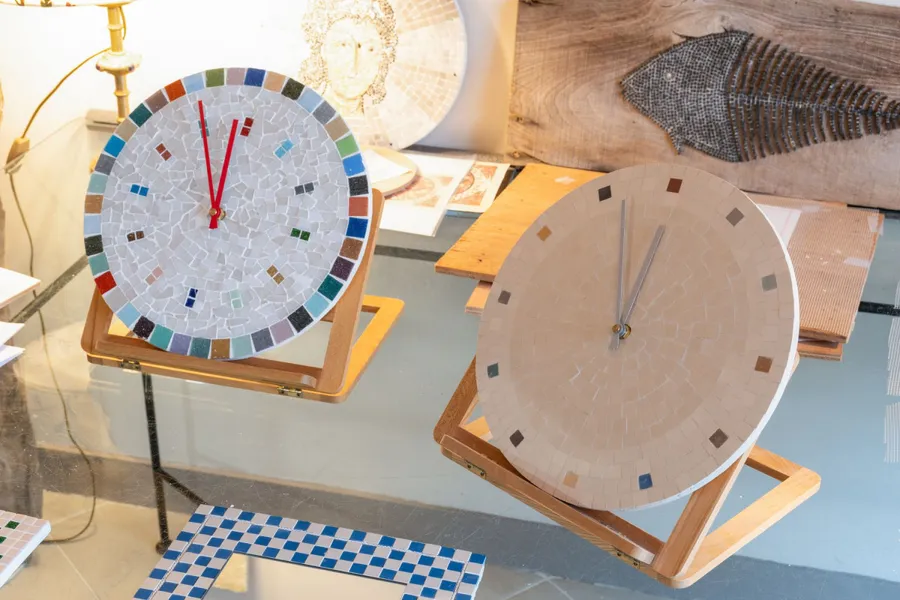 Image du carousel qui illustre: Réalisez votre horloge en mosaïque en une journée à Neuilly-sur-Seine