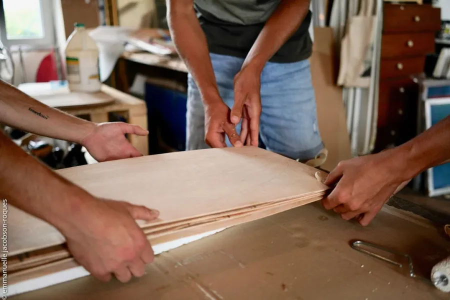 Image du carousel qui illustre: Fabriquez votre planche de longboard à Paris