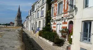 Image du carousel qui illustre: Rue sur les Murs à La Rochelle