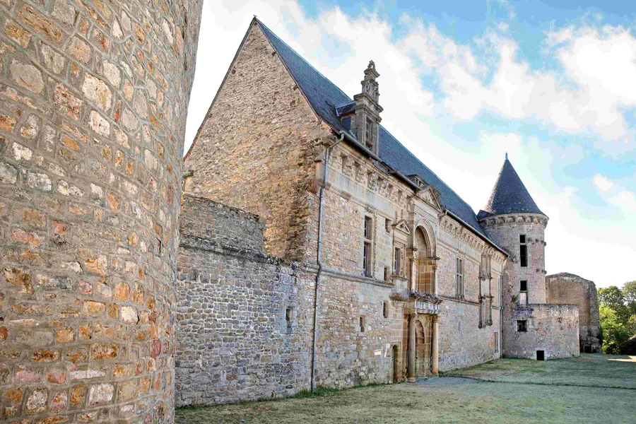 Image du carousel qui illustre: Château D'assier à Assier