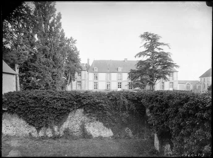 Image du carousel qui illustre: Château De Blanville à Saint-Luperce