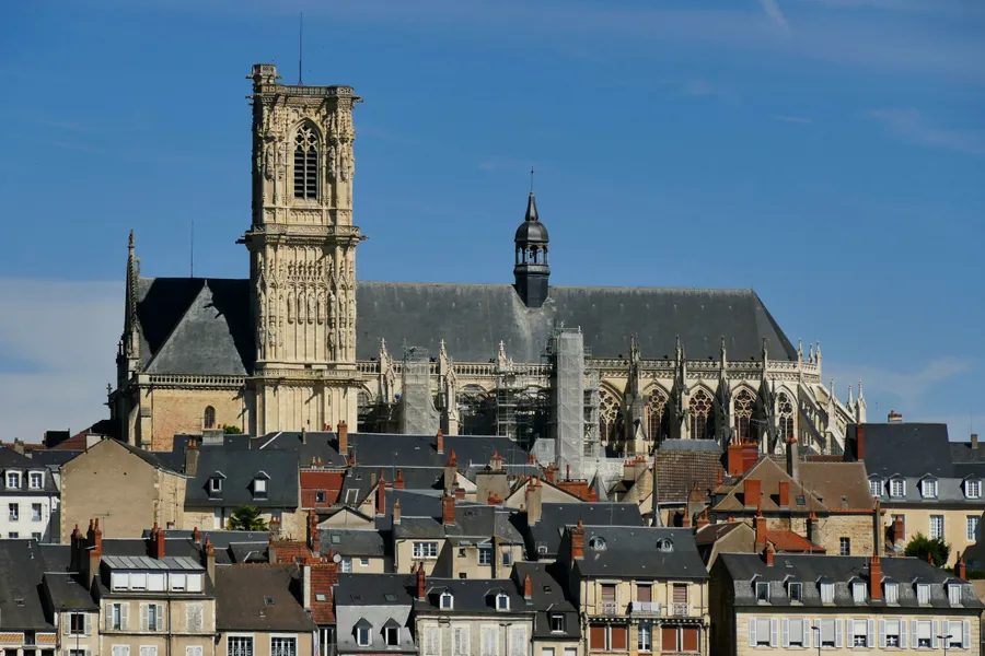 Image du carousel qui illustre: Cathédrale Saint-cyr Sainte-julitte à Nevers