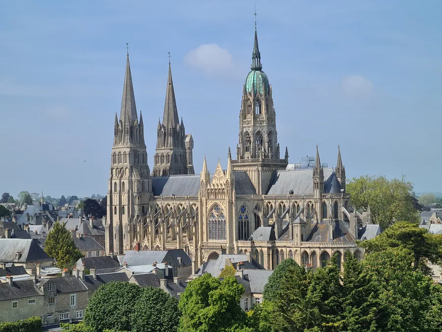 Image du carousel qui illustre: Visite guidée de la cathédrale à Bayeux